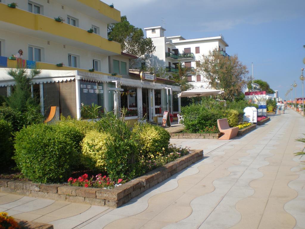 Hotel Silva Frontemare Lido di Jesolo Esterno foto