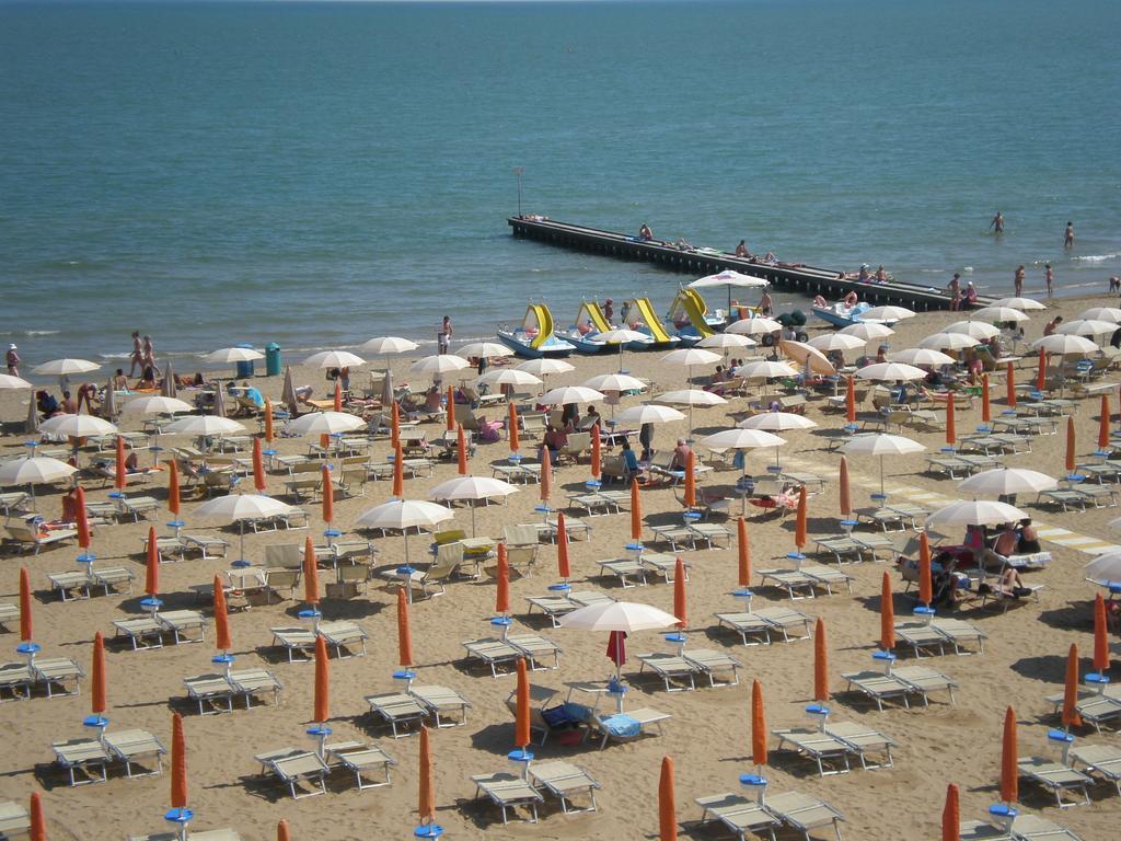 Hotel Silva Frontemare Lido di Jesolo Esterno foto