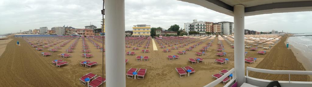Hotel Silva Frontemare Lido di Jesolo Esterno foto
