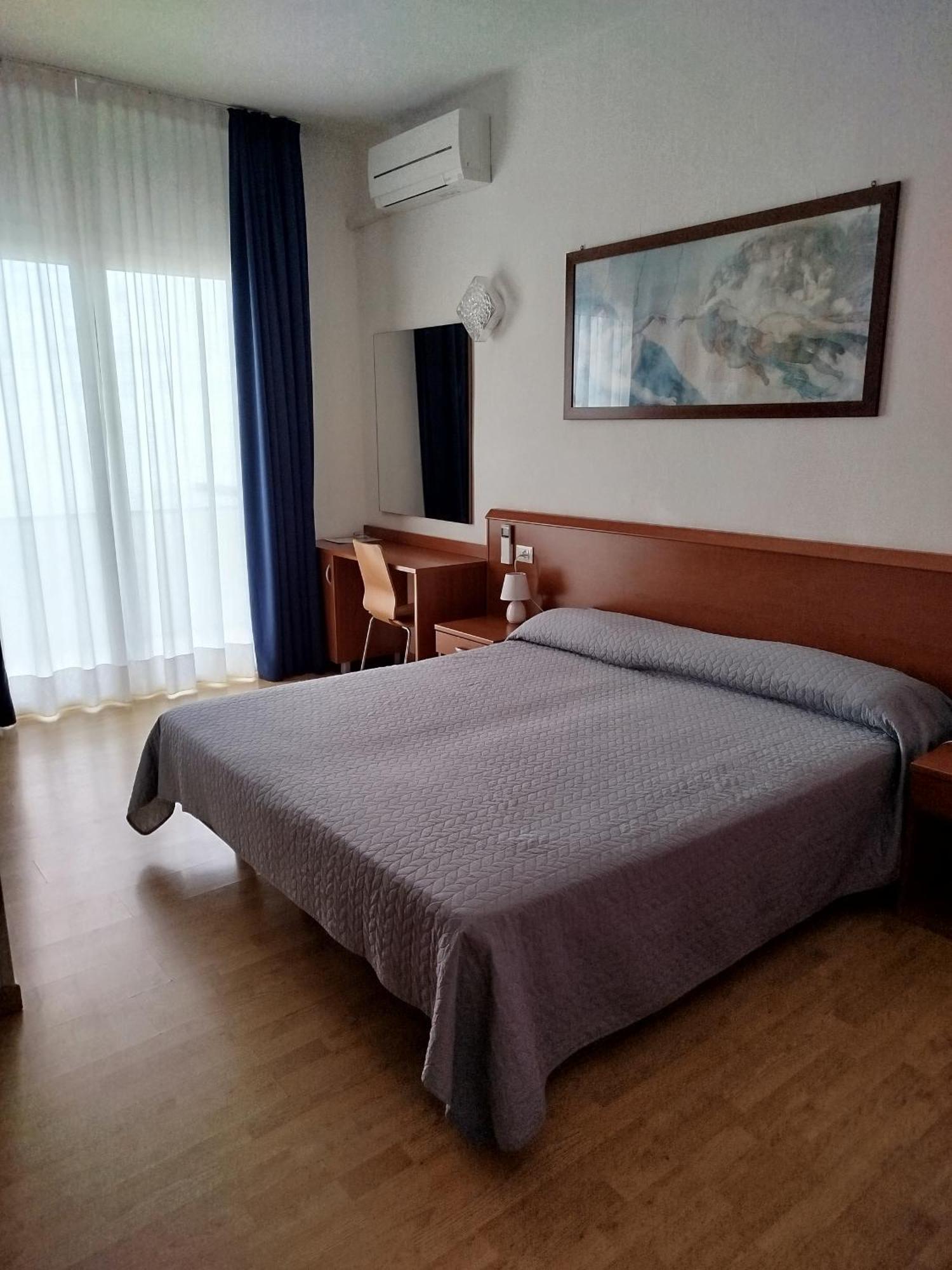 Hotel Silva Frontemare Lido di Jesolo Esterno foto
