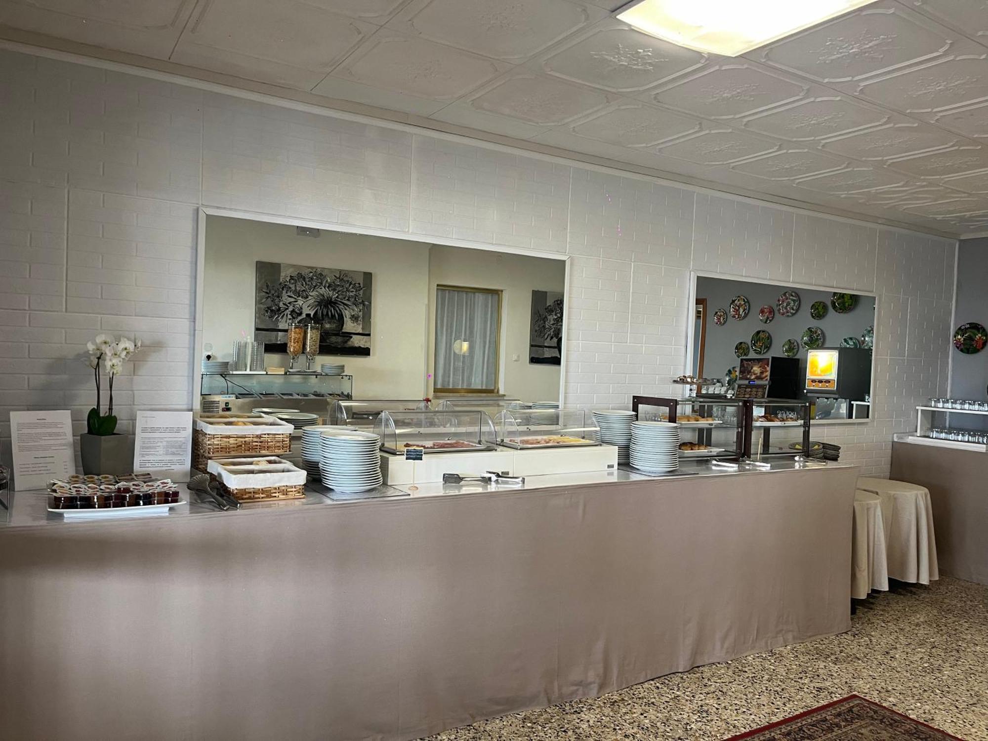 Hotel Silva Frontemare Lido di Jesolo Esterno foto