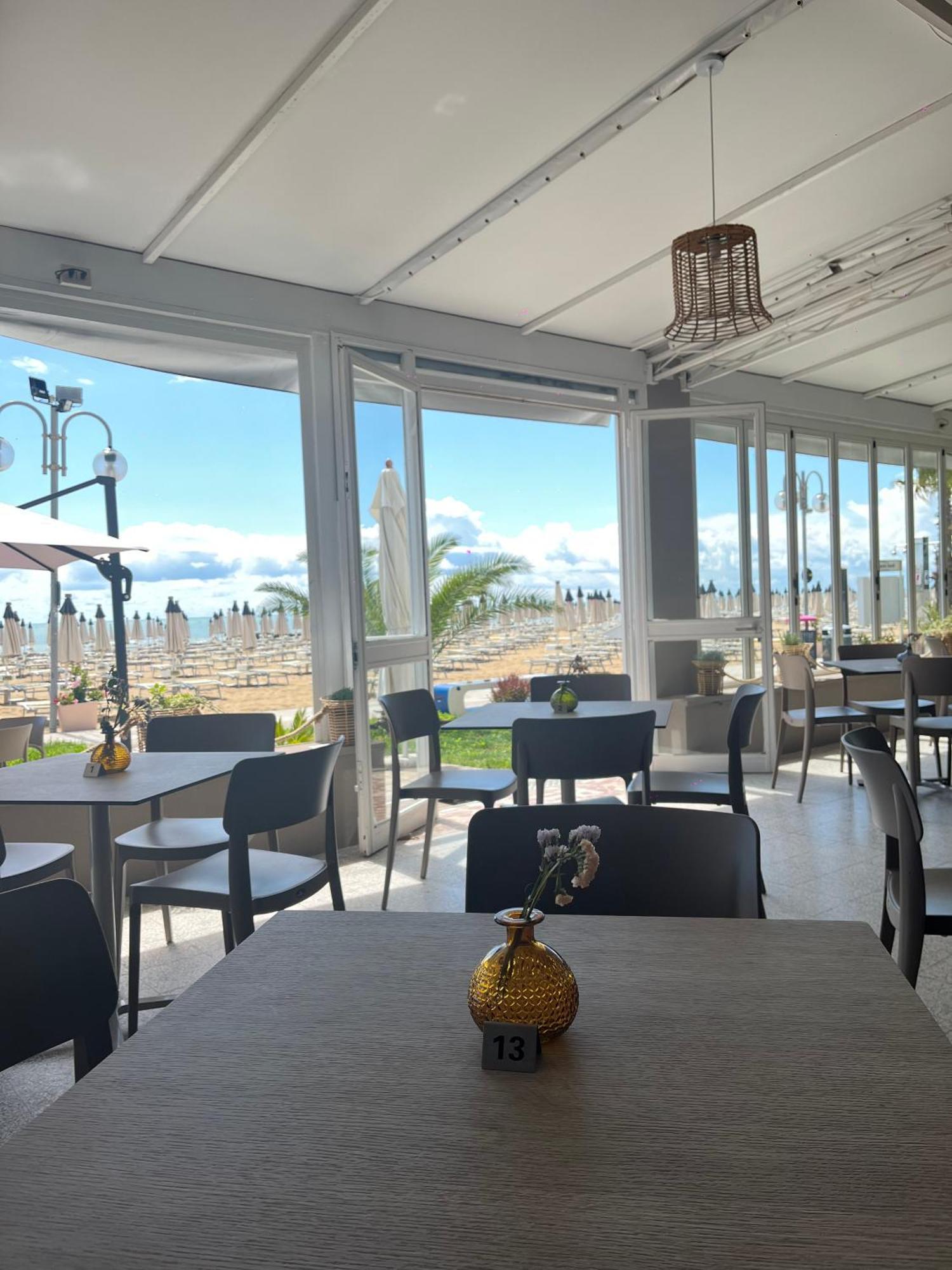 Hotel Silva Frontemare Lido di Jesolo Esterno foto