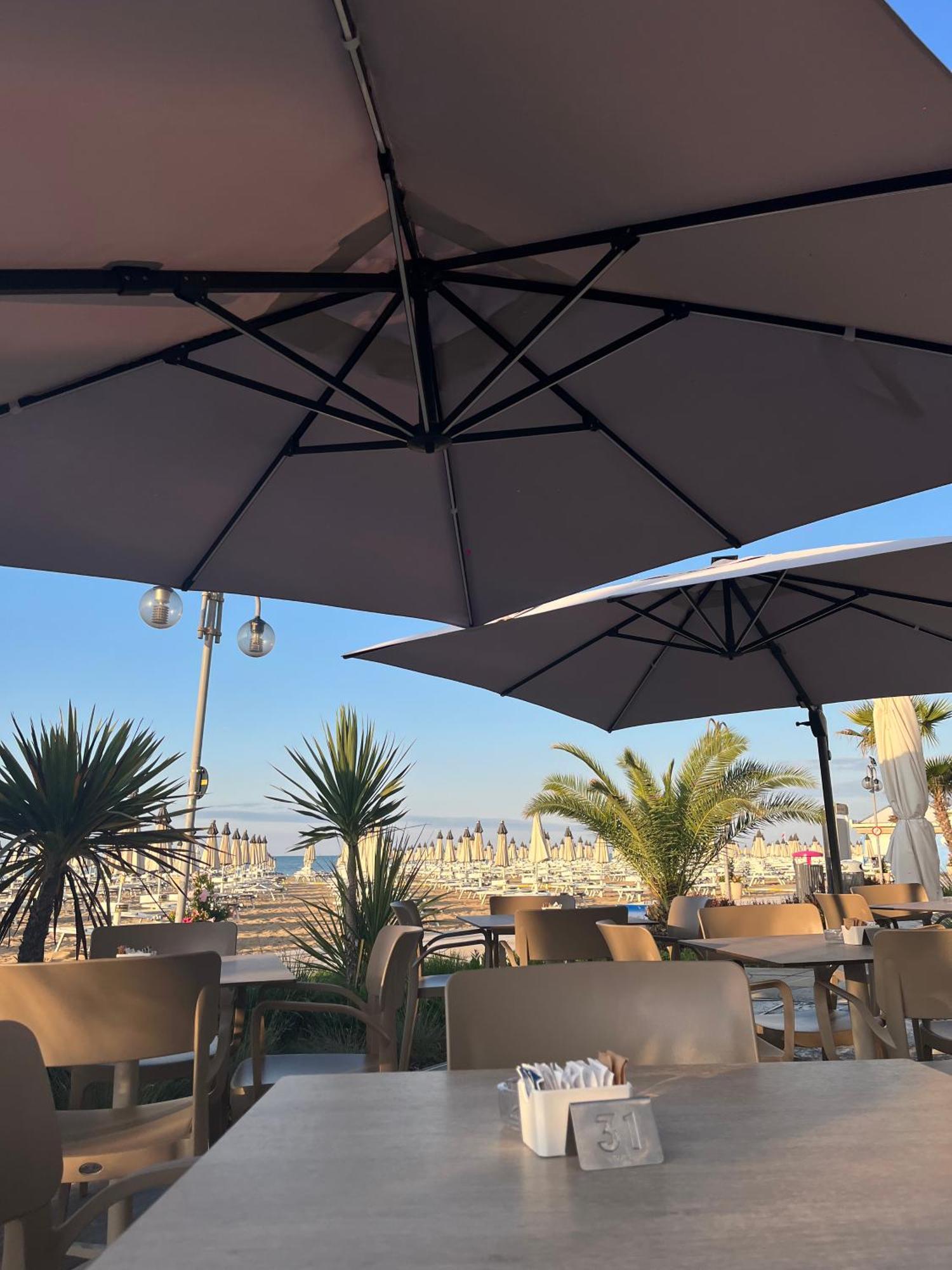 Hotel Silva Frontemare Lido di Jesolo Esterno foto
