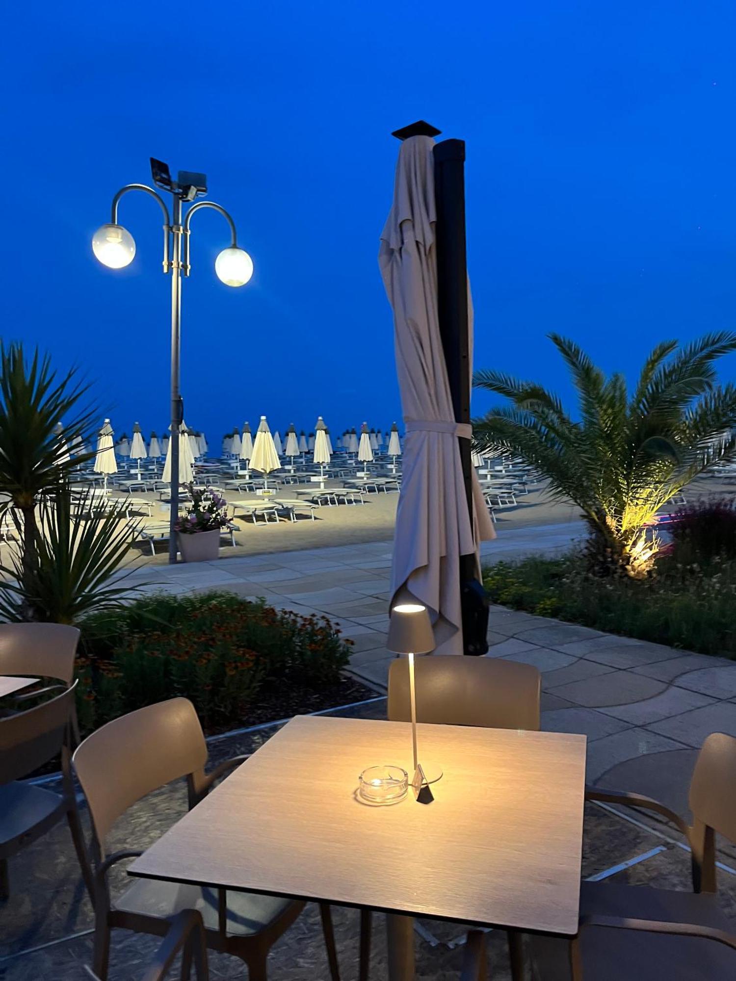 Hotel Silva Frontemare Lido di Jesolo Esterno foto