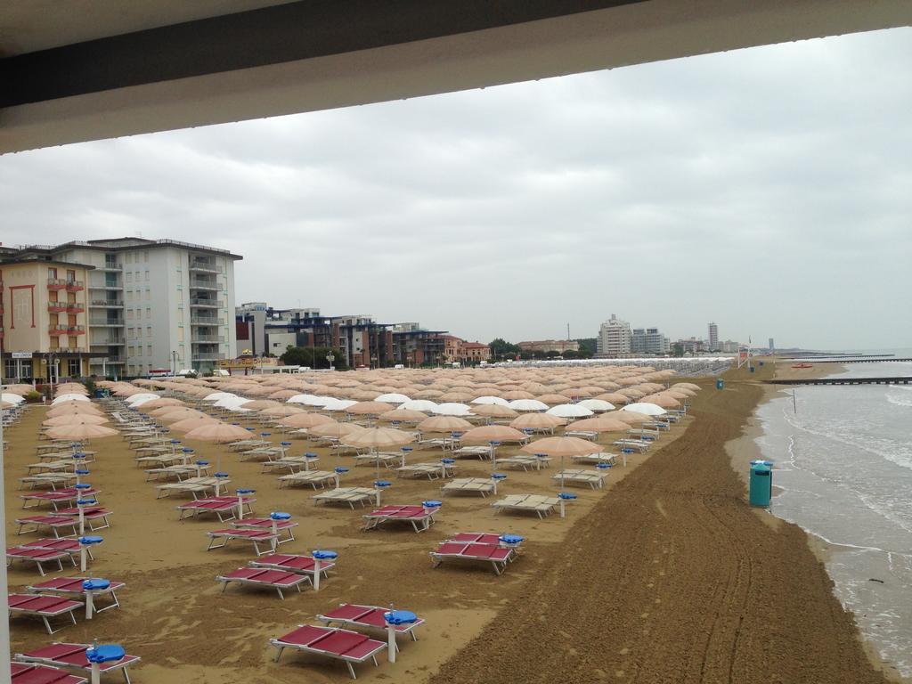 Hotel Silva Frontemare Lido di Jesolo Esterno foto