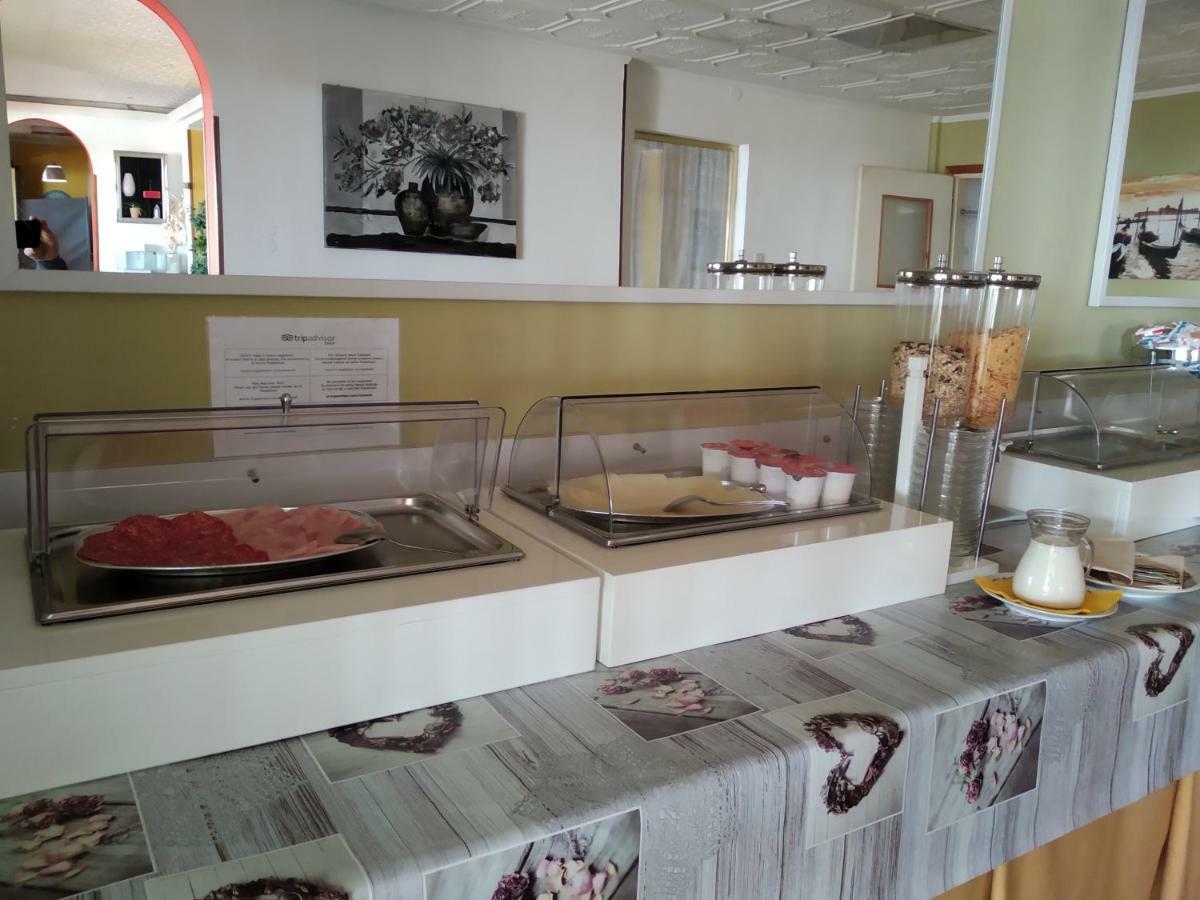 Hotel Silva Frontemare Lido di Jesolo Esterno foto