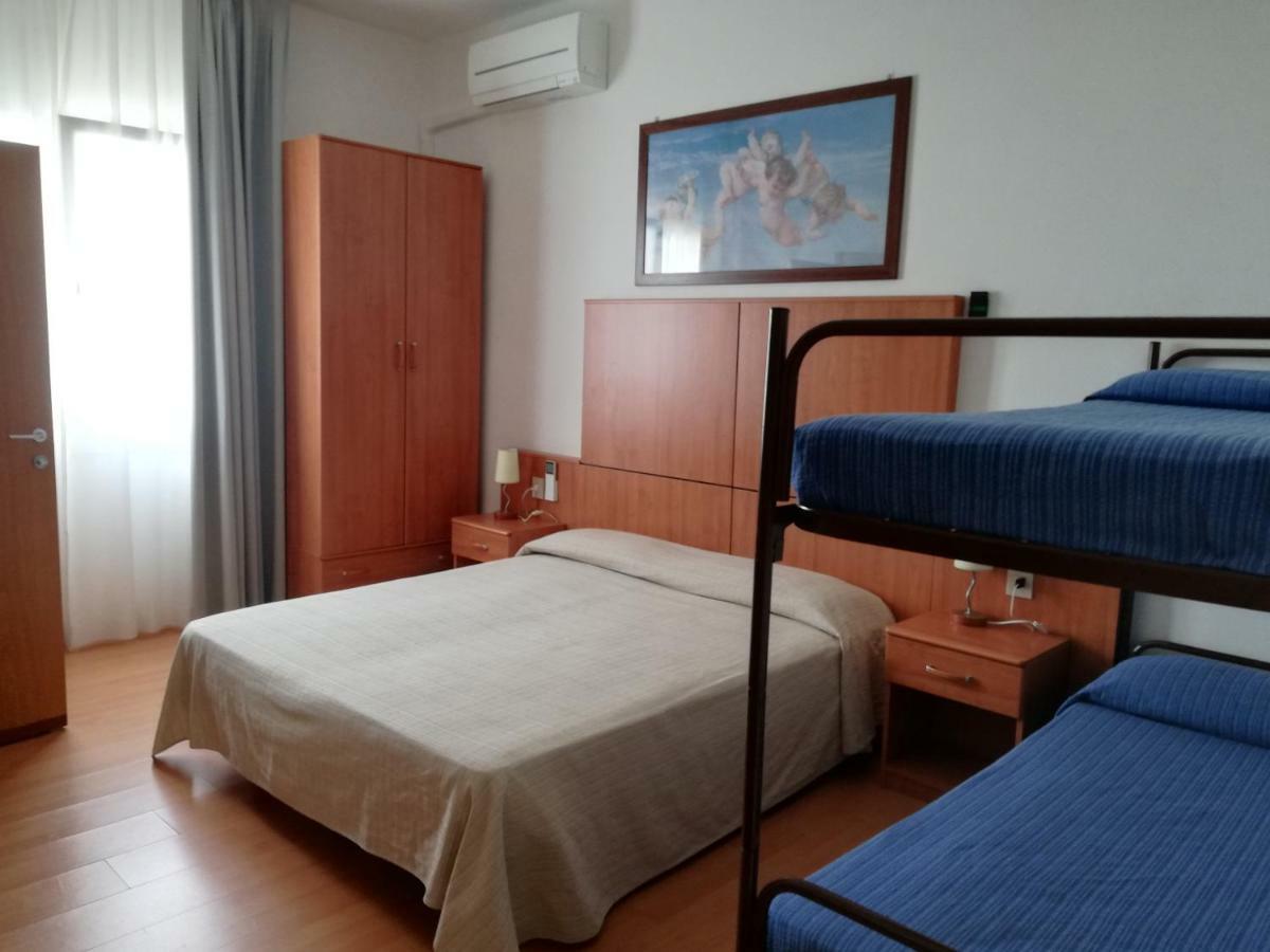Hotel Silva Frontemare Lido di Jesolo Esterno foto